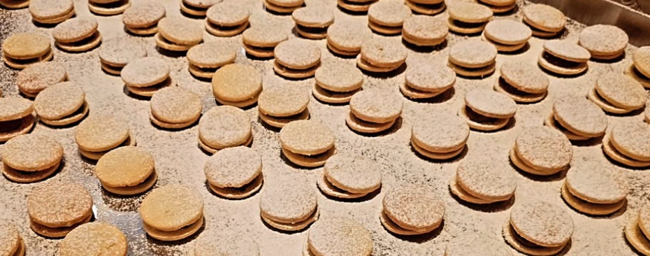 6 recetas de comida peruana que debes conocer 4 alfajores de dulce de leche umami bakery