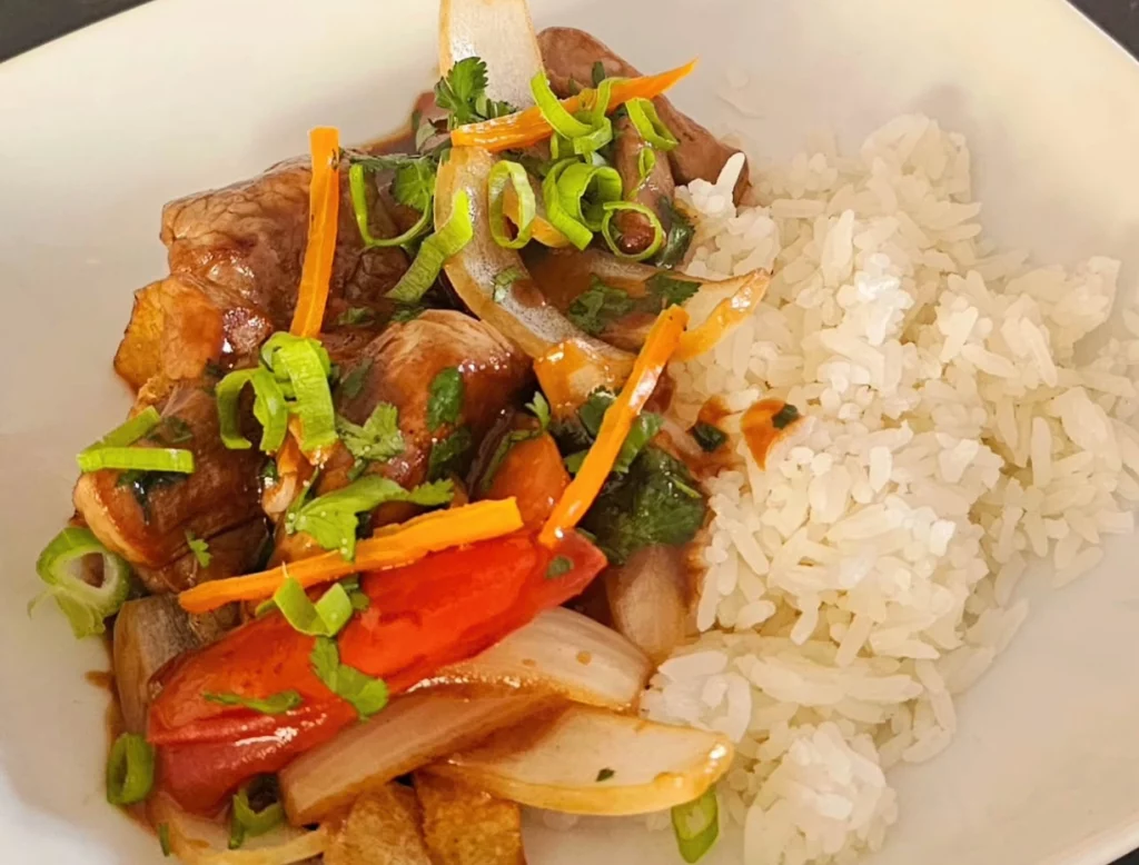 6 recetas de comida peruana que debes conocer 3 lomo saltado flambeado
